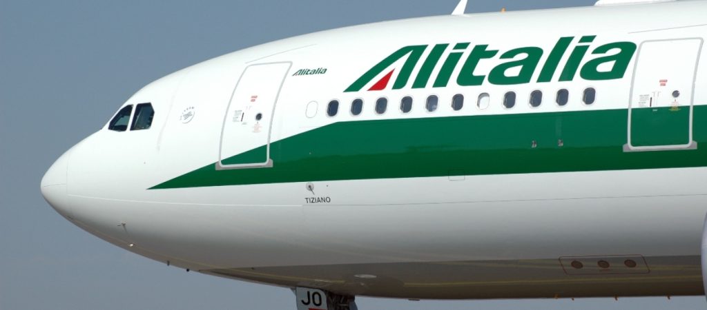 «Tέλος εποχής» για την Alitalia – Αλλάζει όνομα, λογότυπο και δομή