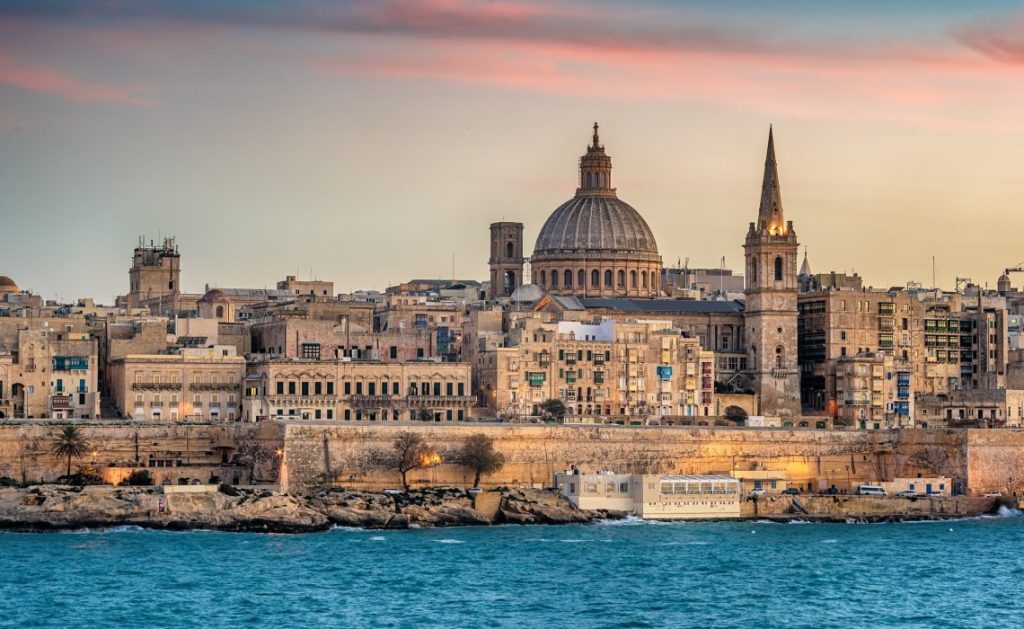 Η Μάλτα θα πληρώνει 100-200 ευρώ τους τουρίστες που θα μένουν για τουλάχιστον τρεις ημέρες