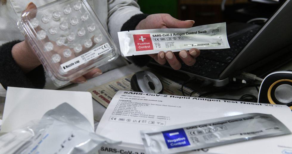 Self test: Ποιες πληθυσμιακές ομάδες έχουν προτεραιότητα – Τι θα γίνει στην περίπτωση του «άκυρου»