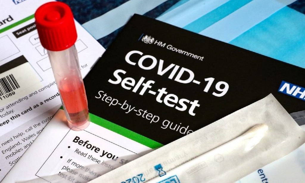 Κύμα αντιδράσεων από γονείς: Με νομικές πράξεις αρνούνται να υποβληθούν τα παιδιά τους σε υποχρεωτικά self-test