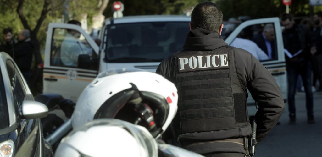 Κορωνοϊός: Ισχυρές αστυνομικές δυνάμεις στον οικισμό Ρομά στο Νομισματοκοπείο (φώτο)