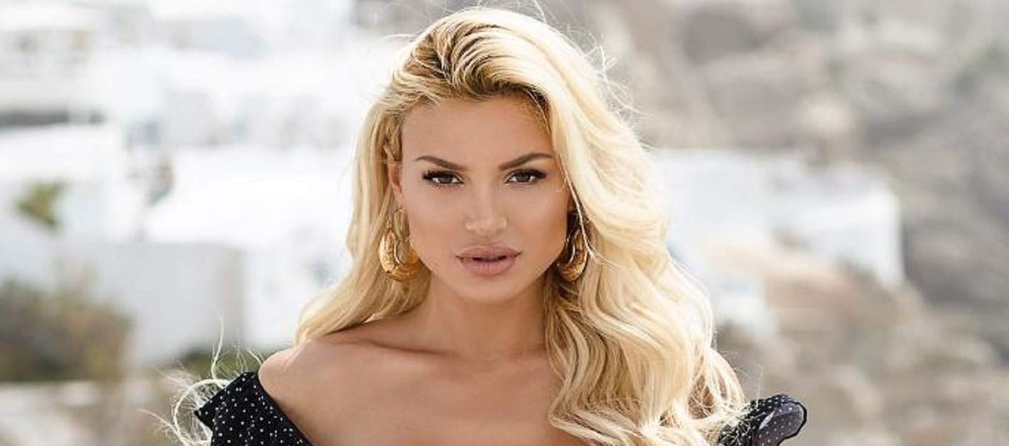 Η Α.Παναγιώταρου φόρεσε το «καυτό» μαγιό της & ανακοίνωσε πως μπαίνει στη «Φάρμα» (βίντεο)