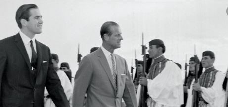 Πρίγκιπας Φίλιππος: Σπάνιες φωτογραφίες από την επίσκεψή του στην Ελλάδα το 1965 με τη μητέρα του