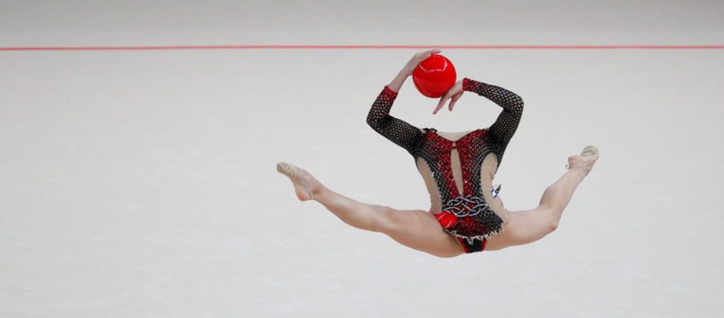 Σοκάρουν οι καταγγελίες στην ρυθμική γυμναστική: «Διόρθωνε τις κινήσεις των παιδιών με ένα ξύλο με καρφί»