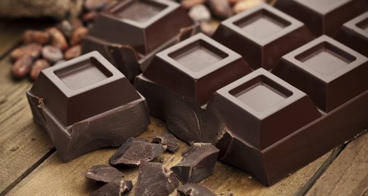 Μαύρη σοκολάτα: Τα σημαντικά οφέλη που προσφέρει στην υγεία μας