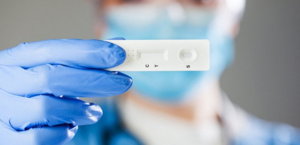 Κάνουν την «κυβερνητική δουλειά» τα self-tests: Ήδη 35 μαθητές και καθηγητές τέθηκαν «εκτός»