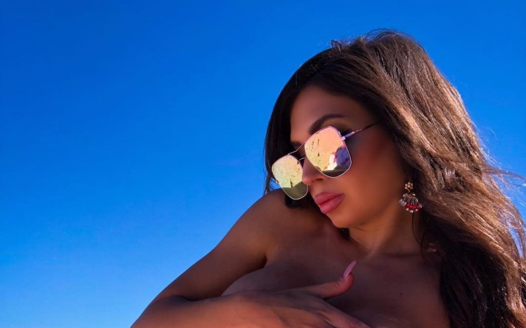 Χριστίνα Γεωργίου: Ο μελαχρινός πειρασμός που βάζει «φωτιά» στις παραλίες (φώτο)