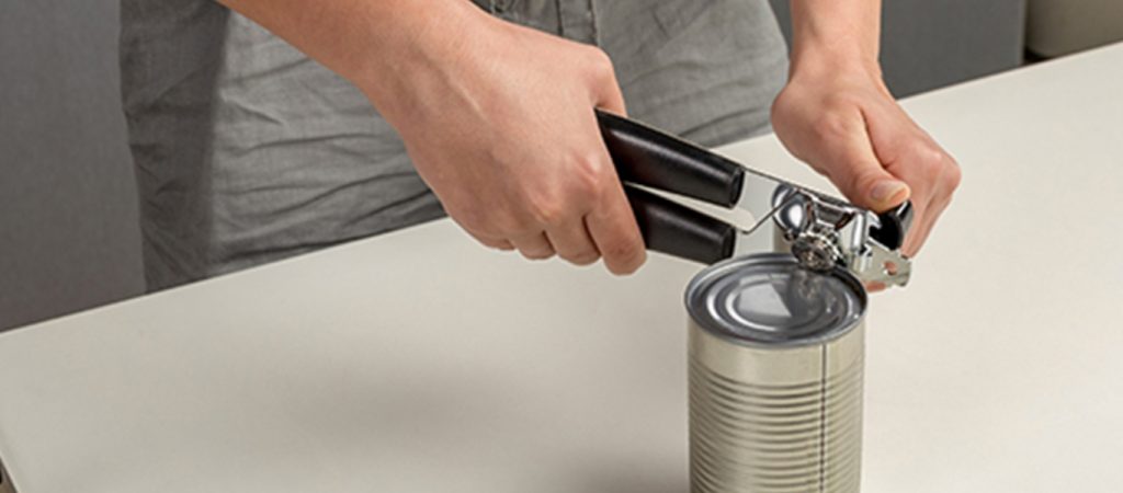 Αυτοί είναι οι τρεις διαφορετικοί τρόποι για να χρησιμοποιείτε το ανοιχτήρι κονσέρβας (βίντεο)