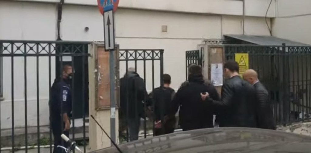 Διπλό φονικό στη Μακρινίτσα – Φίλος θύματος: «Αυτοί οι γονείς τι θα κάνουν;»