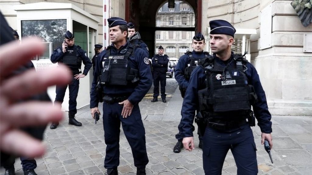 Συναγερμός από πυροβολισμούς στο Παρίσι – Σοβαρά τραυματισμένο 10χρονο κορίτσι