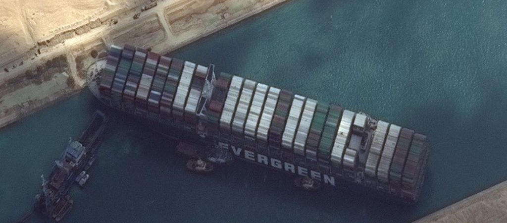 Σουέζ: Η Αίγυπτος ζητά αποζημίωση 900 εκατομμυρίων δολαρίων για το κλείσιμο