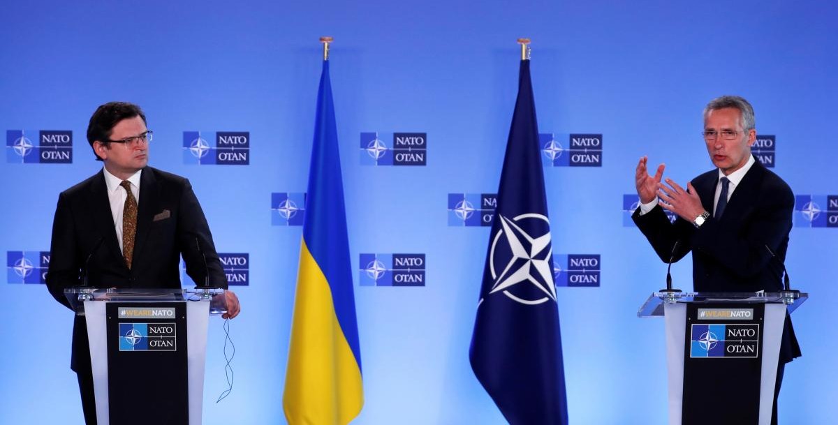 Βρυξέλλες: Συνάντηση Ουκρανού ΥΠΕΞ με Στόλτενμπεργκ – Μαζικές μετακινήσεις ρωσικών στρατευμάτων στα σύνορα με Ουκρανία