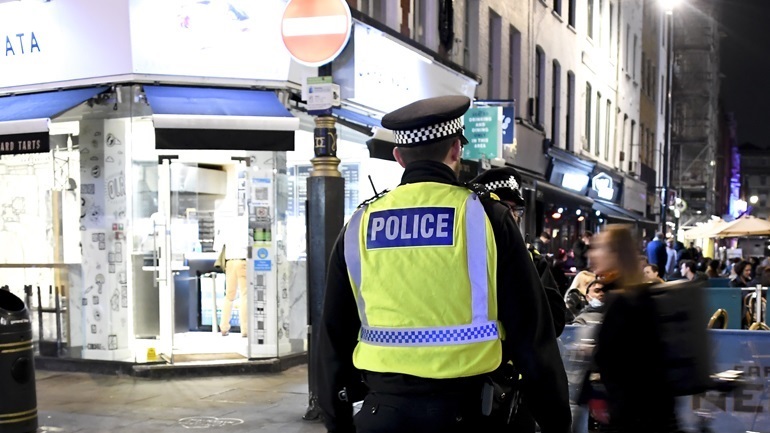 Λονδίνο: H στιγμή που απαγωγείς αρπάζουν άνδρα μέρα μεσημέρι και τον «φορτώνουν» σε βαν (βίντεο)