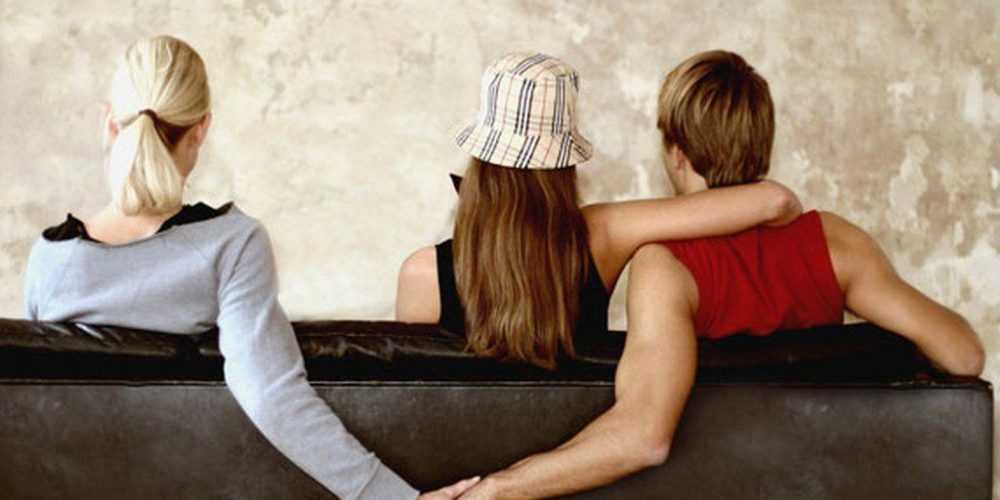 Πρέπει να τα προσέχεις: Aυτά είναι τα τρία ζώδια που είναι πιο επιρρεπή στα ερωτικά τρίγωνα