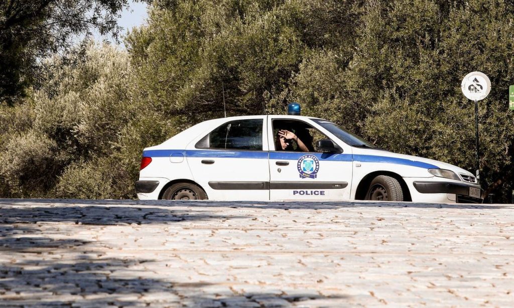 Επίθεση με καυστικό υγρό στην Κυψέλη – Όσα καταγγέλλουν οι γείτονες της 25χρονης (βίντεο)