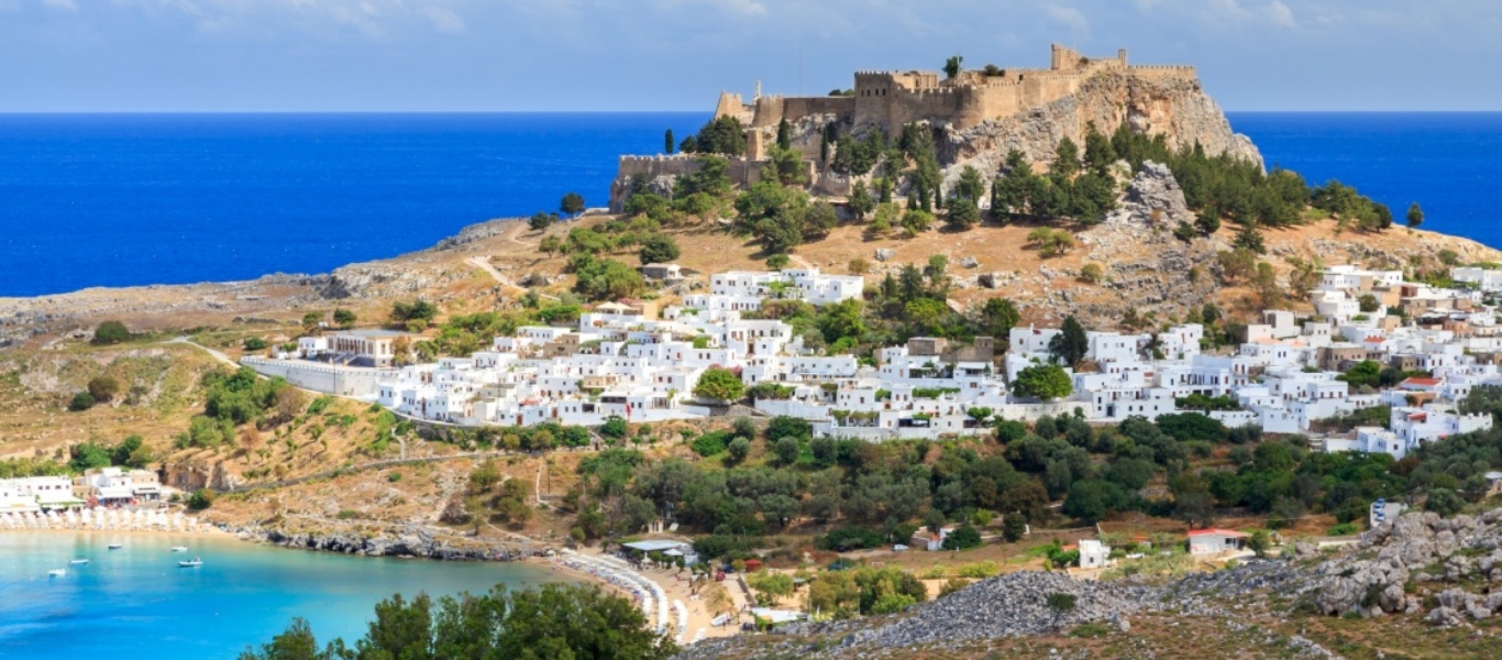 Τρία ελληνικά νησιά στην λίστα με ασφαλείς προορισμούς των Βρετανών για διακοπές