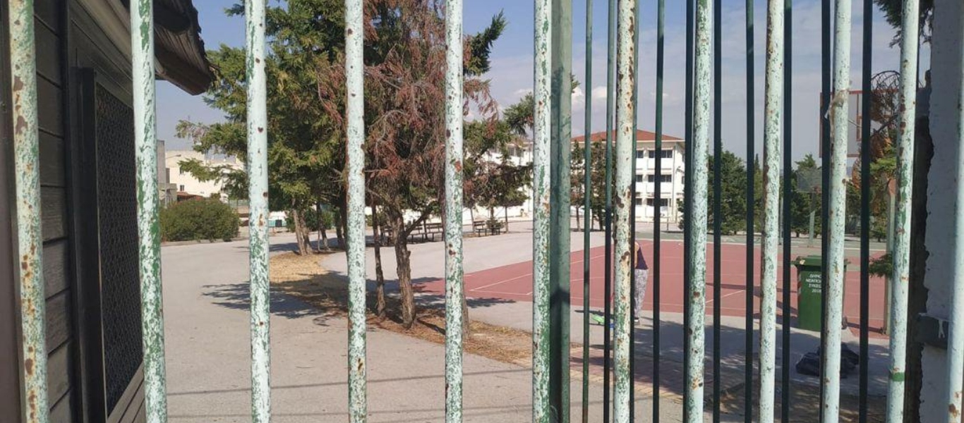 Θεσσαλονίκη: Μητέρα μαθητή μήνυσε τον διευθυντή του Λυκείου – Δεν επέτρεπε την είσοδο στο παιδί χωρίς self test