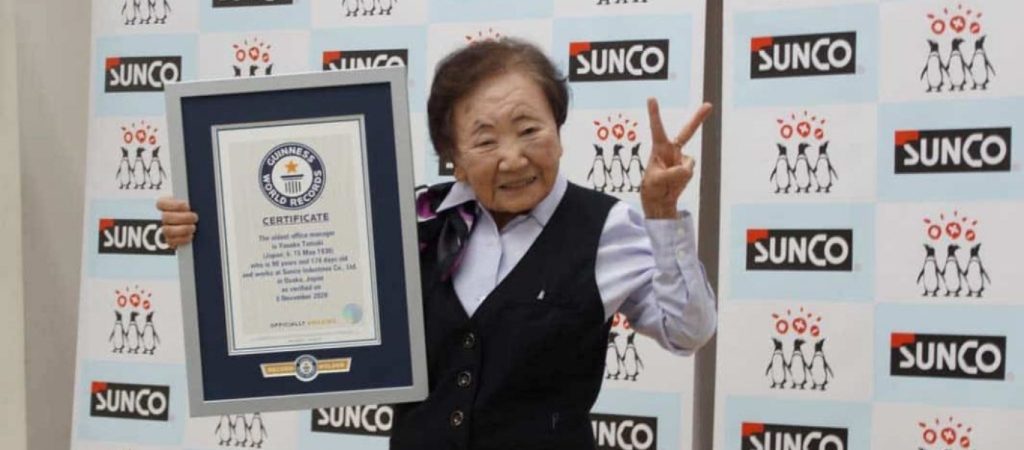 90χρονη Γιαπωνέζα κατέρριψε ρεκόρ Γκίνες – Έγινε η γηραιότερη διευθύντρια γραφείου