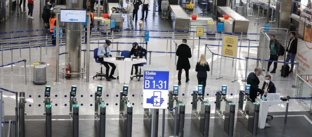 Reuters: Η Ελλάδα άρει την υποχρεωτική καραντίνα για ταξιδιώτες από την ΕΕ – «Ανοίγει» ο τουρισμός