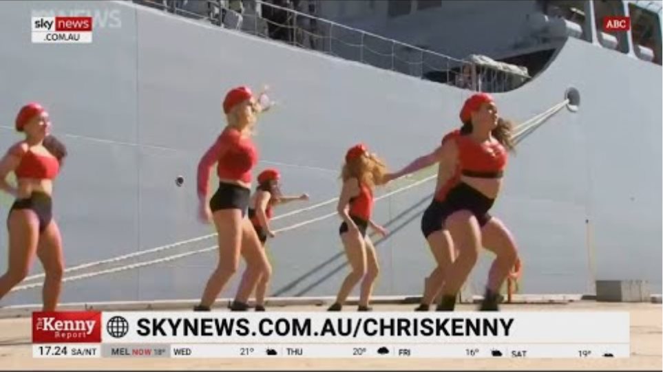 Αυστραλία: Σφοδρές αντιδράσεις με «καυτό» χορό στην παρουσίαση πολεμικού πλοίου (βίντεο)