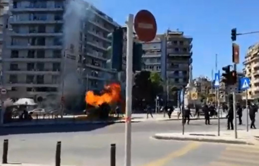 «Πεδίο μάχης» το κέντρο της Θεσσαλονίκης: Επεισόδια & μολότοφ μετά την πορεία φοιτητών (φώτο-βίντεο)