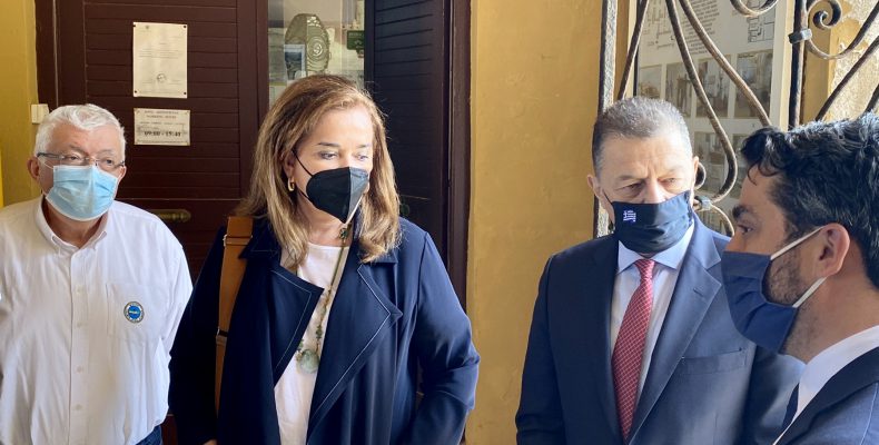 Τελικά πριν έρθει το Πάσχα η Ντόρα Μπακογιάννη πήγε στην Κρήτη – Για να υποδεχθεί τον Α.Στεφανή!