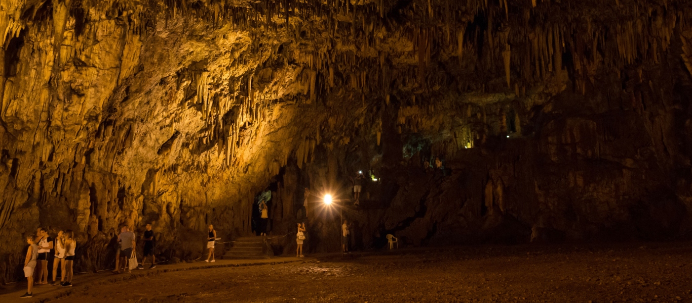 Σπήλαιο της Δρογκαράτης: Η άγνωστη ιστορία 150 εκατομμυρίων ετών πίσω από το σπήλαιο
