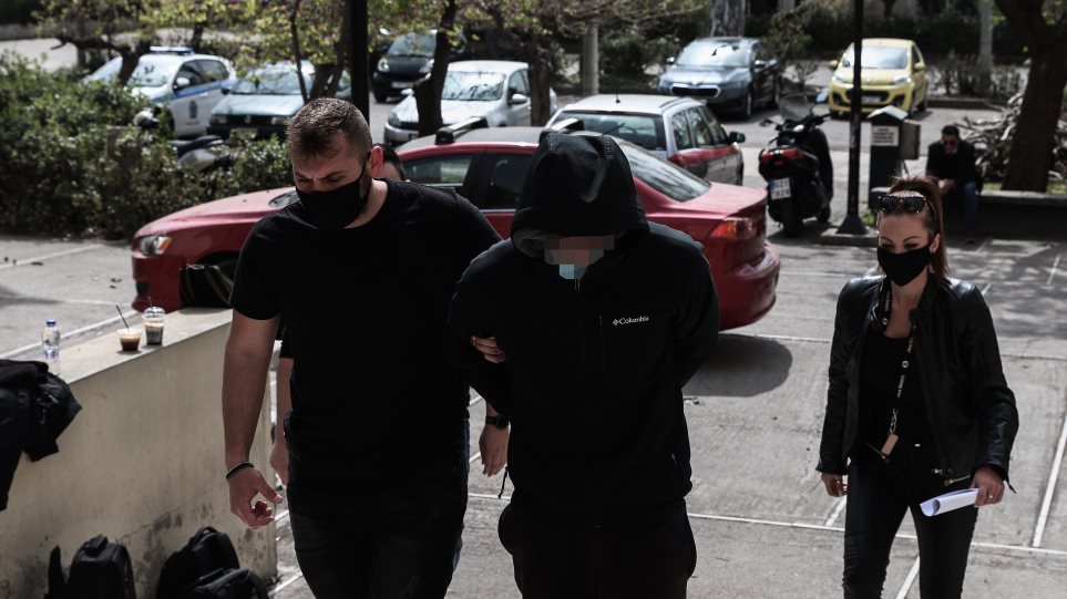 Επίθεση με καυστικό υγρό στην Κυψέλη: Ποινική δίωξη για κακούργημα στον 25χρονο