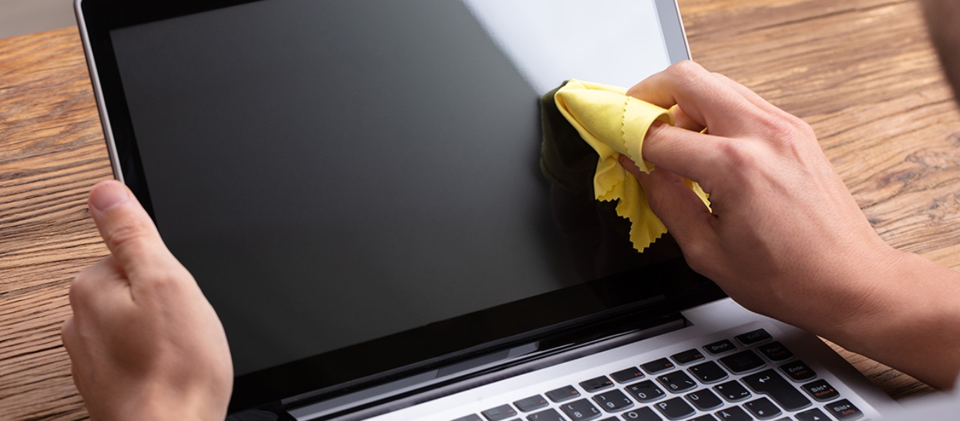 Τα μυστικά για να καθαρίσετε με ασφάλεια την οθόνη του υπολογιστή σας