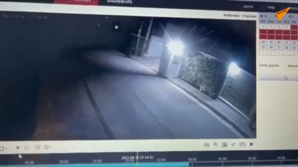 Η στιγμή που άγνωστος στοχεύει με Καλάσνικοφ το σπίτι του Μ.Φουρθιώτη (βίντεο)