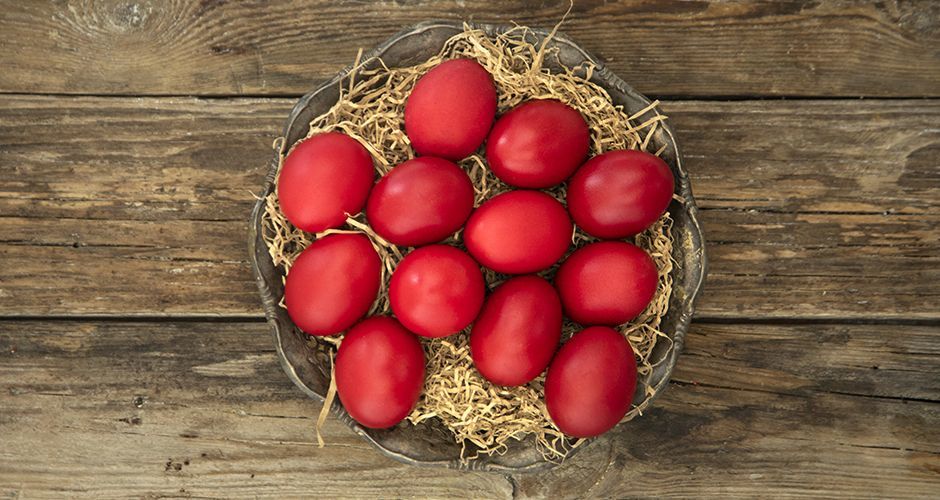 Το γνωρίζατε; – Γιατί βάφουμε κόκκινα αυγά τη Μεγάλη Πέμπτη;