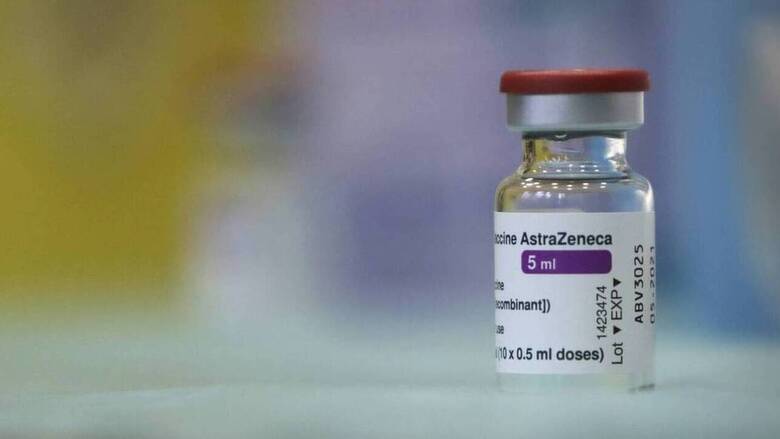 Η AstraΖeneca προσαρμόζει το εμβόλιό της κατά της νοτιοαφρικανικής μετάλλαξης