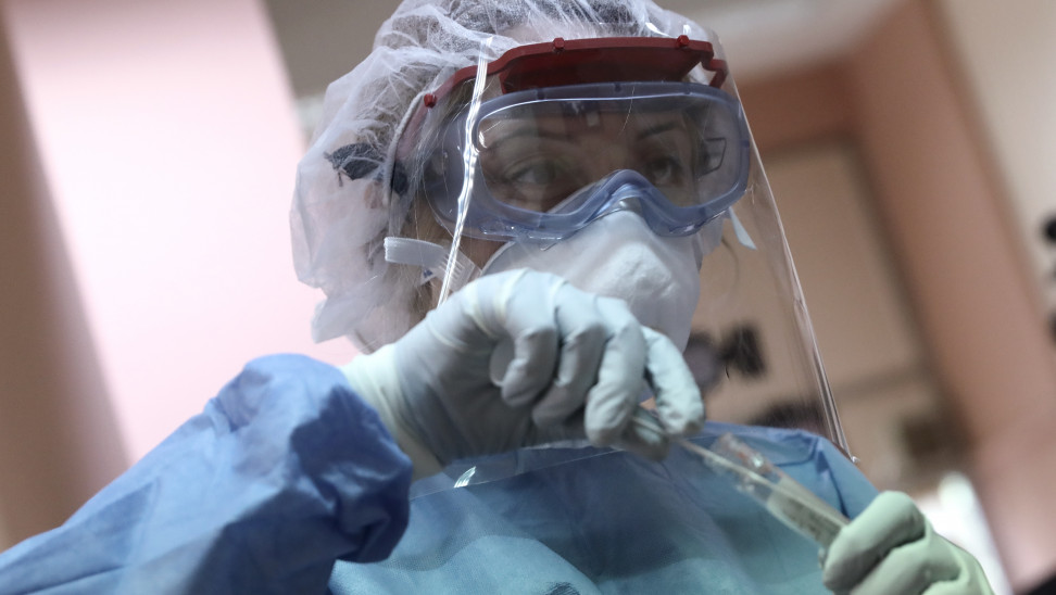 Ερευνητές εντόπισαν ουσία που εμποδίζει τον πολλαπλασιασμό του κορωνοϊού