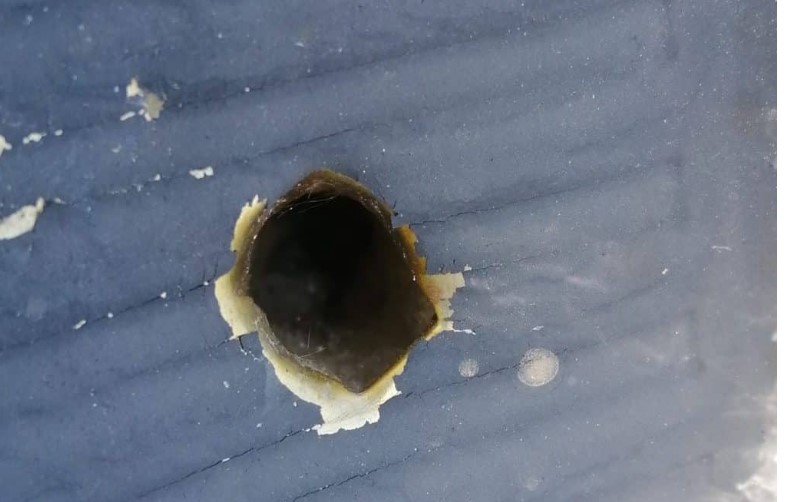 Σφαίρα «καρφώθηκε» σε ηλιακό θερμοσίφωνα στο Αγρίνιο