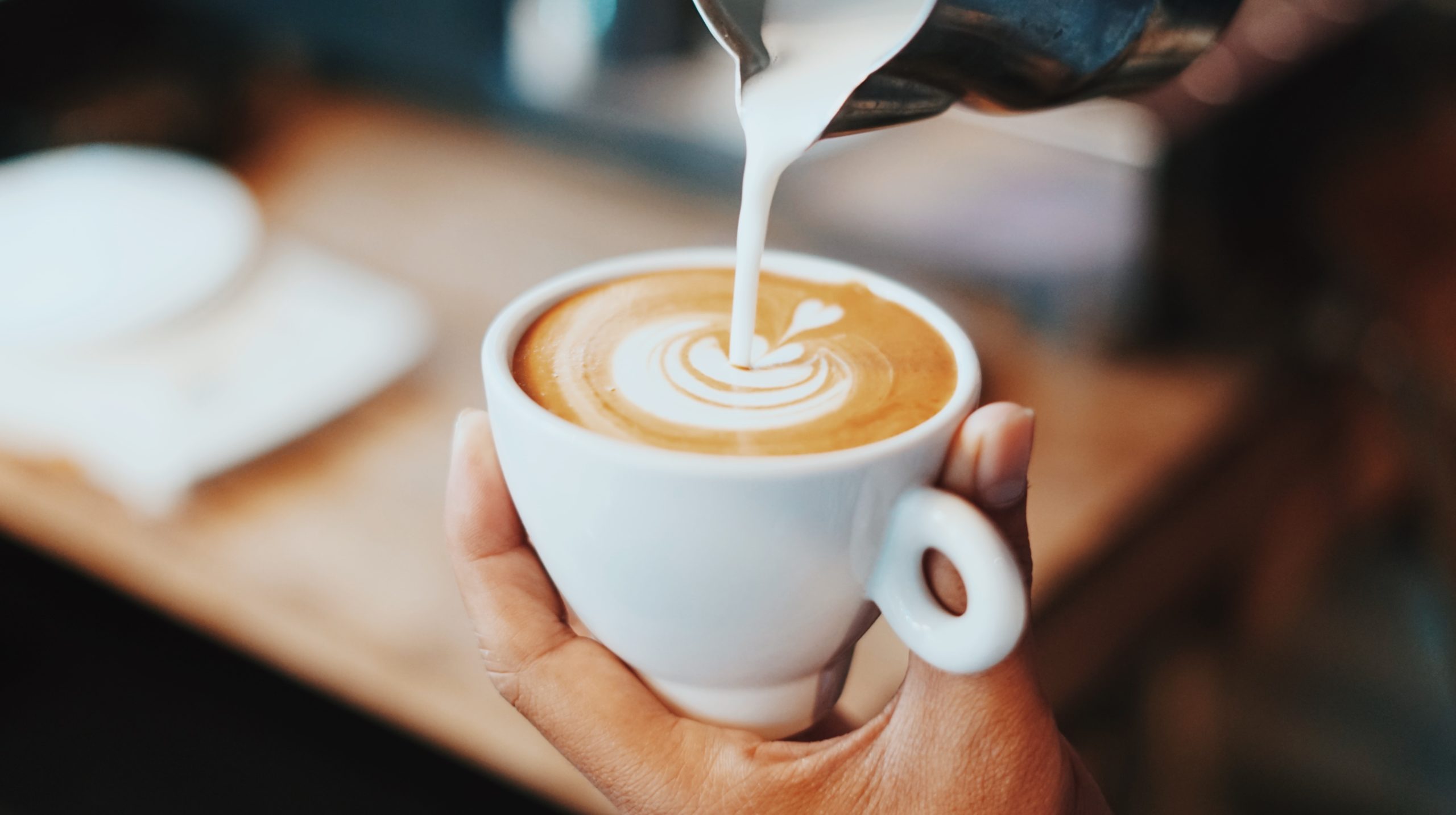 Βάζεις γάλα στον καφέ σου; – Τρεις λόγοι για να το σταματήσεις!
