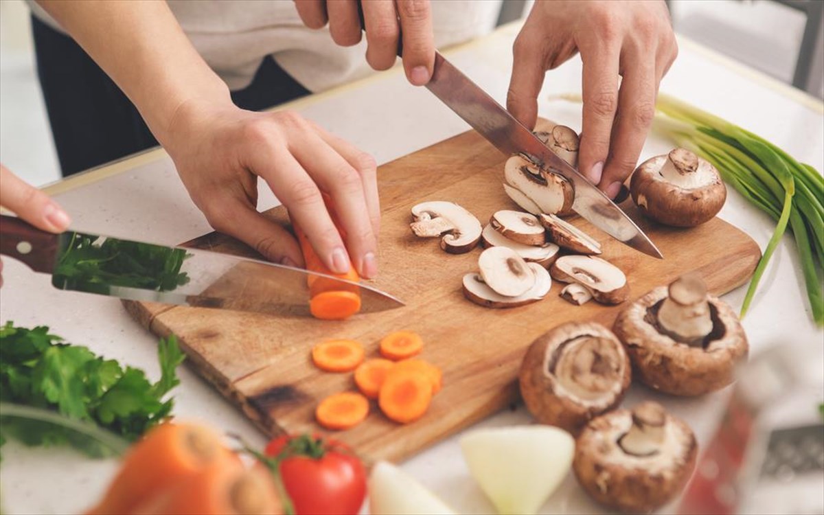Δέκα μαγειρικές συμβουλές που θα «απογειώσουν» τις συνταγές σας