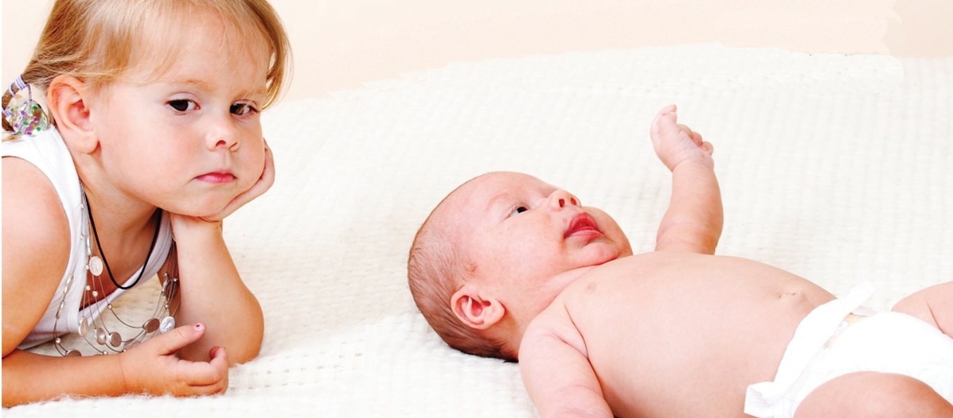 Νέο μωρό στην οικογένεια – Τι να κάνετε για να μην ζηλεύει το παιδί σας