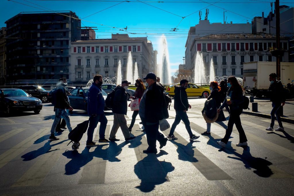 Η τηλεοπτική Βαβέλ των «ειδικών»: «Πάσχα στις πόλεις σημαίνει αύξηση κρουσμάτων» – «Στα χωριά μόνο οι εμβολιασμένοι»!