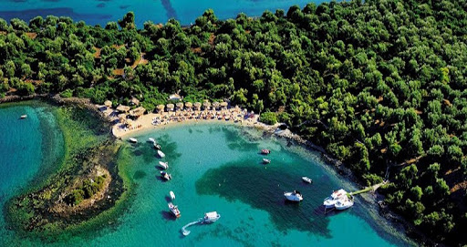 Τα κατάφυτα νησάκια με το απέραντο γαλάζιο που ακούν στο όνομα Λιχαδονήσια (βίντεο)