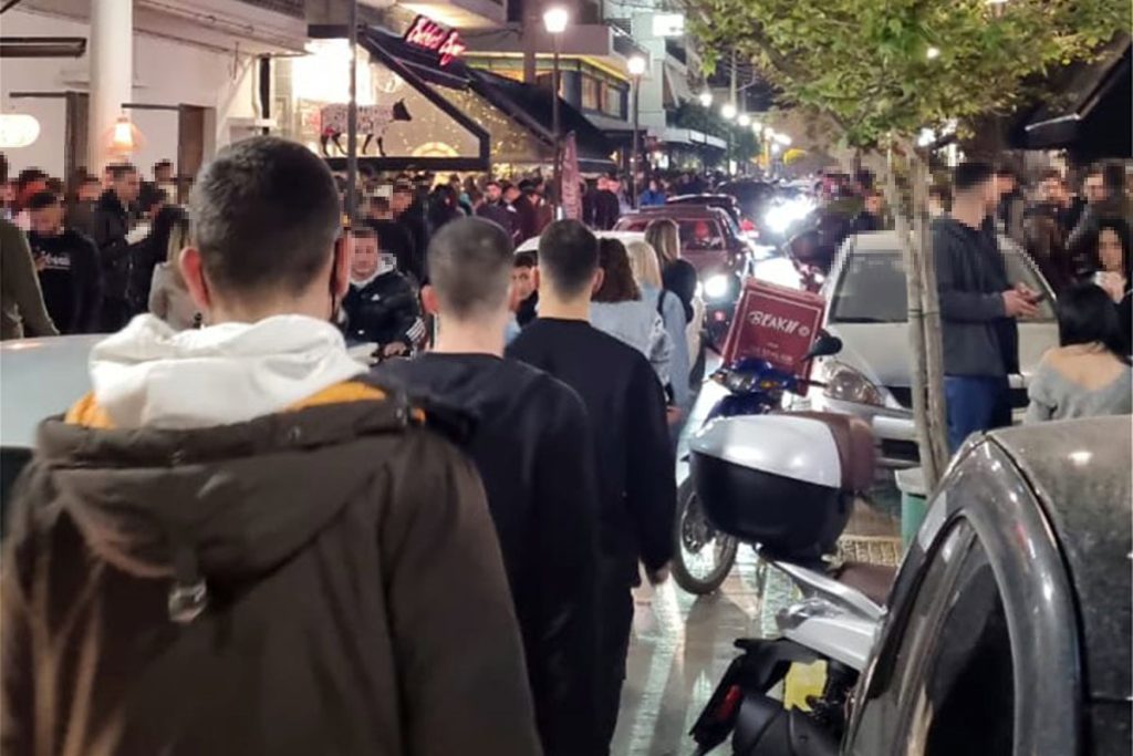 To κίνημα της πλατείας: Εκατοντάδες νέοι παρτάρουν στο Περιστέρι (βίντεο)