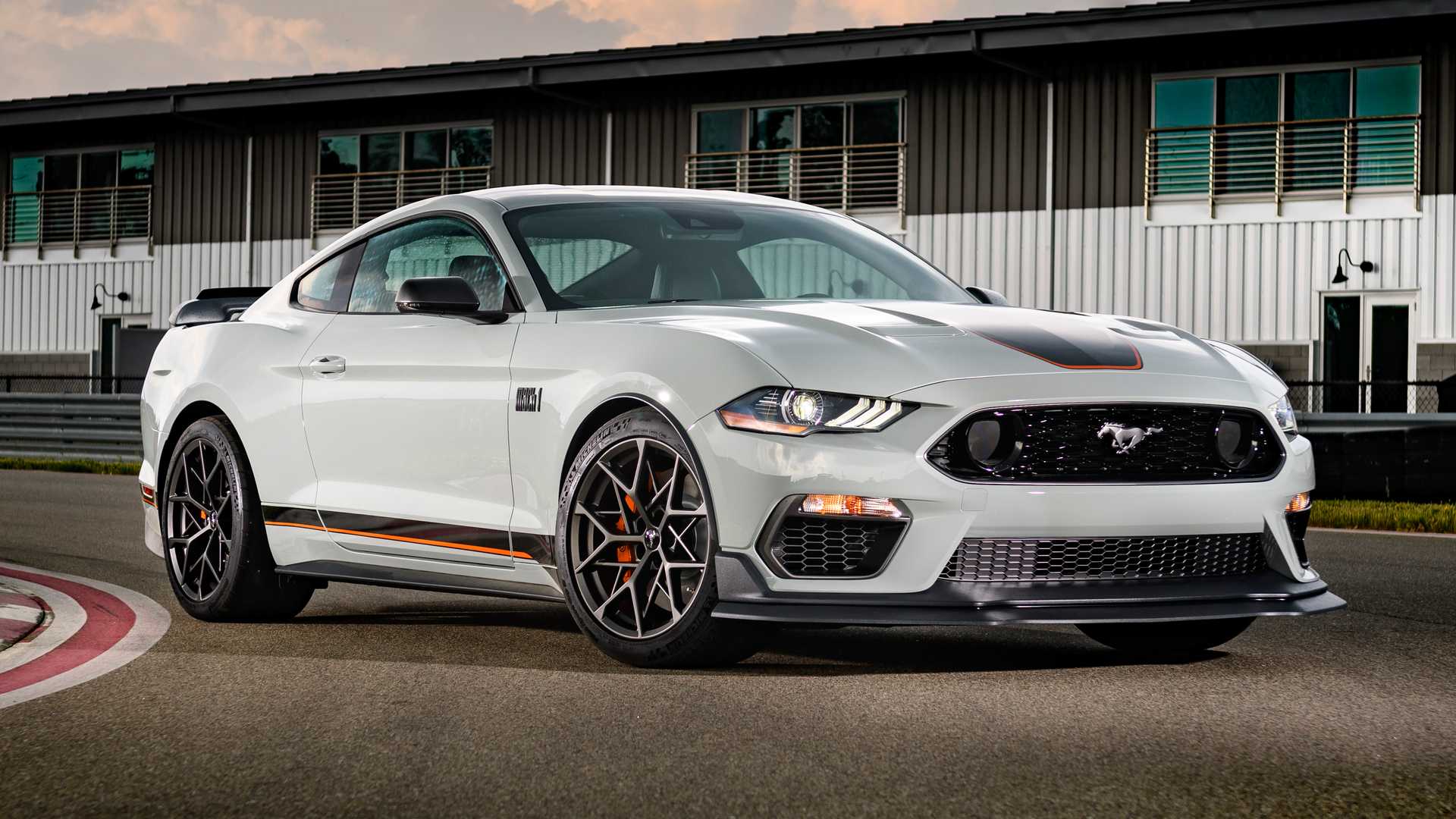 Έφθασε στην Ελλάδα η πανίσχυρη Mustang Mach 1 και μπορείτε να την παραγγείλετε αν έχετε γνώσεις και χρήμα