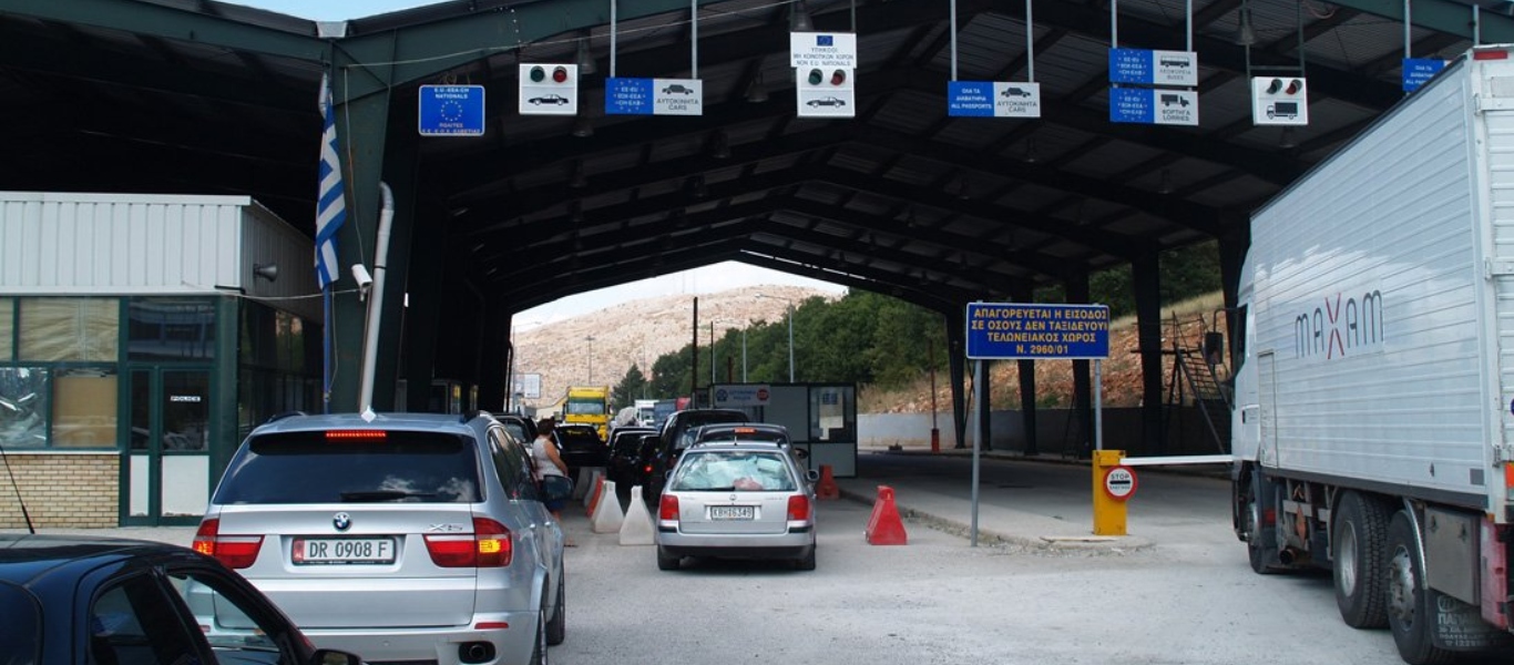 Αλβανία: Υποχρεωτική καραντίνα για τους ταξιδιώτες από Ελλάδα και Σκόπια