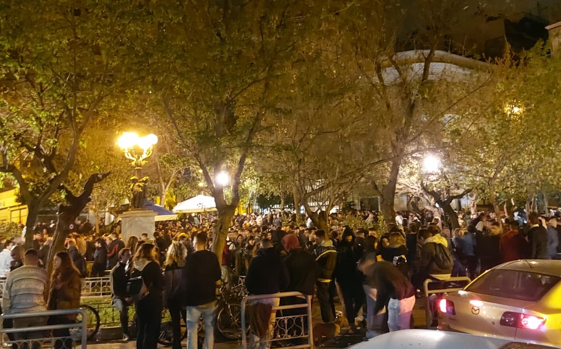 Η επανάσταση της νεολαίας: Χιλιάδες νέοι πάρταραν σε όλη την Ελλάδα – Αντίδραση σε κυβέρνηση για το αποτυχημένο lockdown