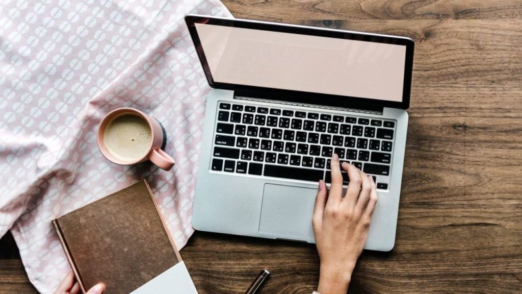 Αυτή είναι η κίνηση που πρέπει να κάνεις κάθε βράδυ στον υπολογιστή σου