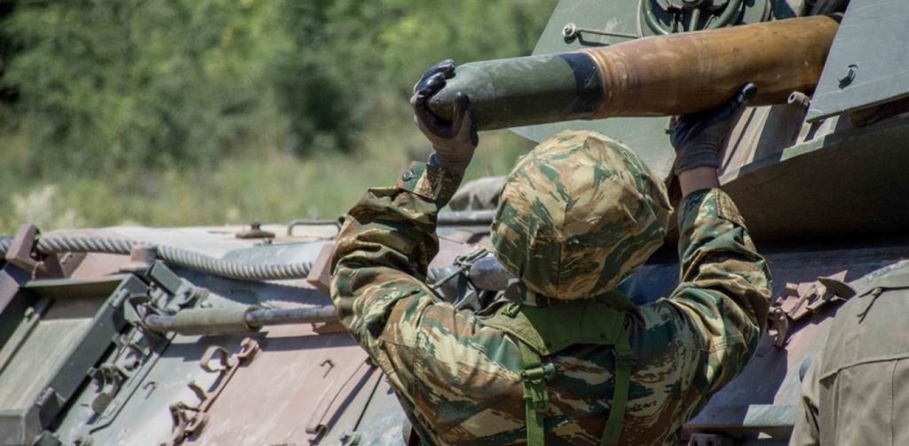 Θεσσαλονίκη: Κηδεία 23χρονου στρατιώτη – Με την γαλανόλευκη τυλιγμένο το φέρετρο (βίντεο)