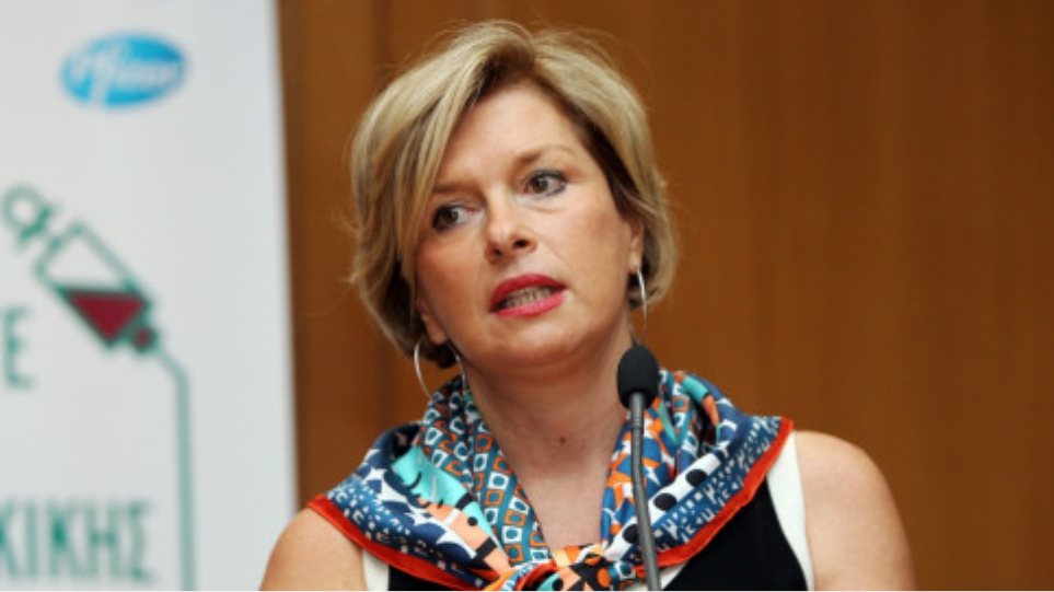 Μ.Γκάγκα: «Eίναι καλύτερο να ανοίξει η εστίαση με μέτρα από το να συνωστίζεται ο κόσμος στις πλατείες»