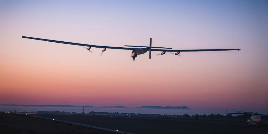 Ηλιακό αυτόνομο αεροσκάφος πραγματοποίησε πρωτοποριακή πτήση – Ενα βήμα πιο κοντά στην αέναη αεροναυπηγική (βίντεο)