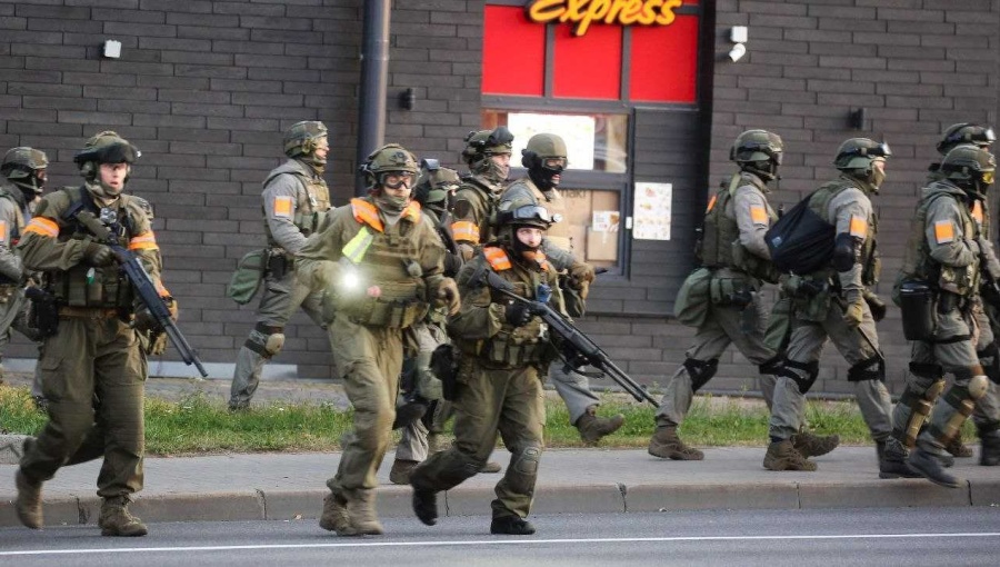 Λευκορωσία: Στρατεύματα & δυνάμεις ασφαλείας συρρέουν στην πρωτεύουσα – Θα ανακοινωθεί ένωση με Ρωσία;