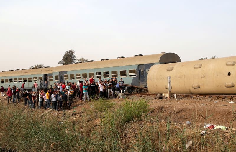 Εκτροχιασμός τρένου – Αίγυπτος: Στους 23 οι νεκροί και πάνω από 130 οι τραυματίες (βίντεο)