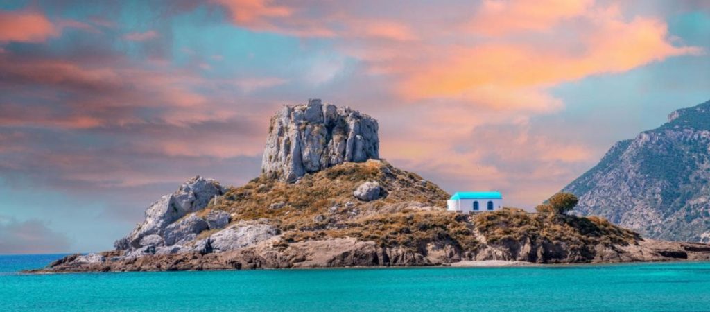 Telegraph: Προτείνει 15 ελληνικά νησιά για κάθε γούστο και επιλογή